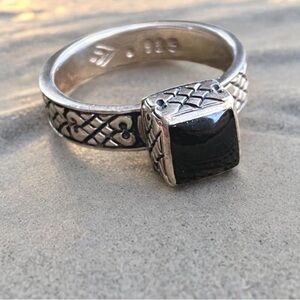 Silpada Black Onyx Ring size 7 Rare Find
R1331